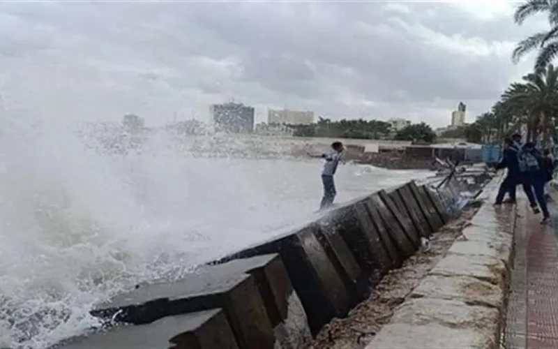 موجة فيضان كبرى تهدد الإسكندرية.. أمطار غزيرة ورياح عنيفة خلال ساعات